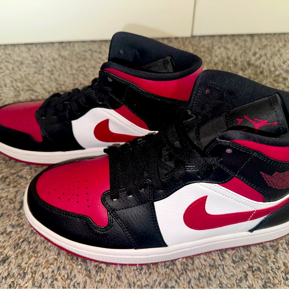 Nike Air Jordan Men’s Size US8 (Women’s US9.5)